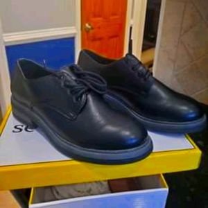 Dress shoe